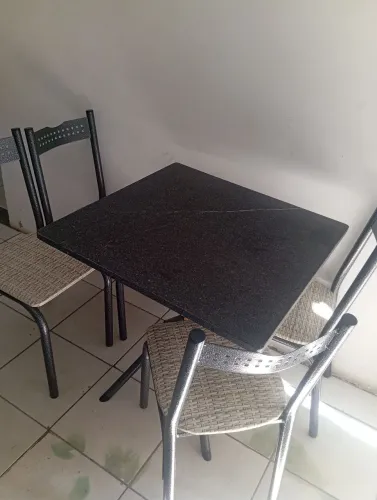 Mesa 4 cadeiras nova