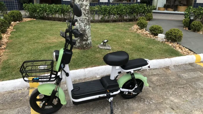 Scooter Elétrica 350w até 25km autonomia