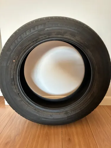 *Perfurado - Pneu Michelin Primacy 4 Outside 215/60 R17