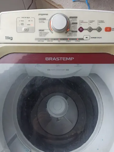 Vendo máquina lava roupa .Ela liga e lava, mas não tem potência suficiente para lavar.