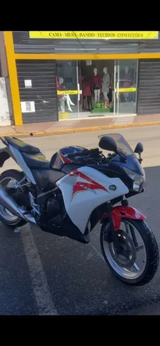 Venda-se cbr250r em perfeito estado!