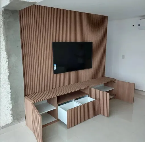 Painel De Tv Com Rack Ripados 