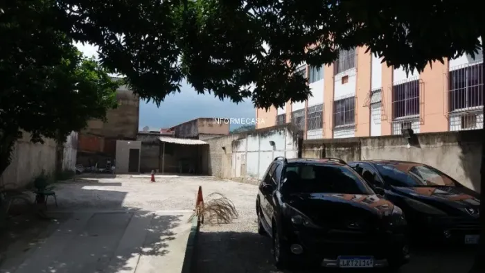 Alugo espaço Estacionamento, em funcionamento, com álvara 500 m2, em Madureira esquina com