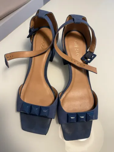 Sandália Arezzo pouco usada 