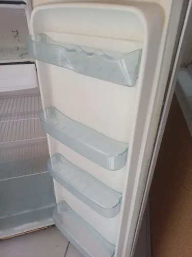 Vendo Geladeira Eletrolux 262l RE29