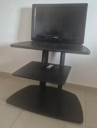 Tv 26 Polegadas Philips e Rack Preto