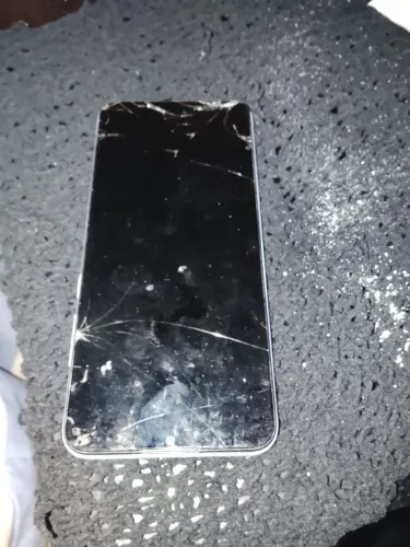 Vendo celular com defeito na tela a tela não liga ela funciona mas ela não aparece a tela