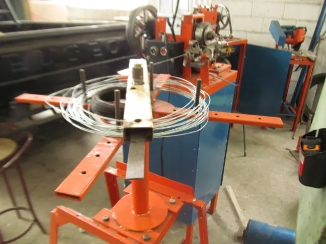 Maquinas de fabricar flexivel p cabos de comandos