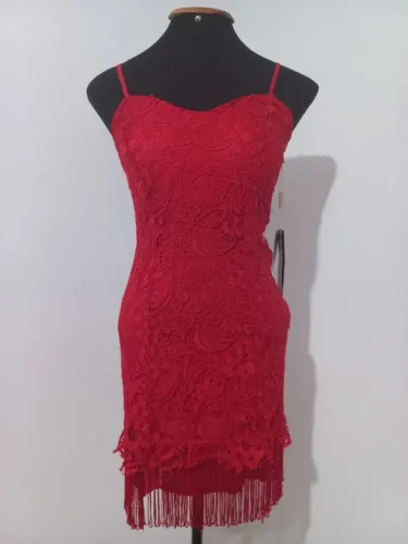 Vestido de renda vermelho