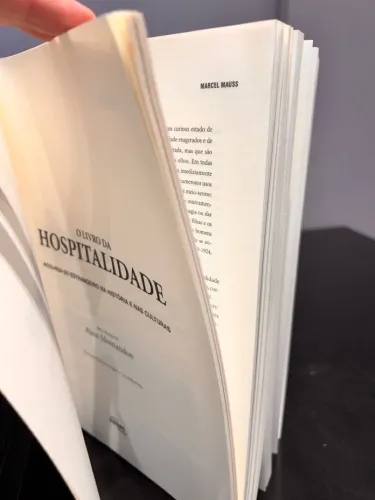 Livro: O Livro da Hospitalidade - Acolhida do Estrangeiro na História e nas Culturas