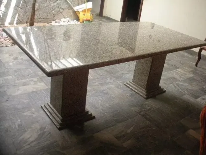 Mesa toda em Granito