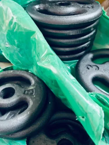Kit com 30 kg de anilhas e duas barras com presilhas