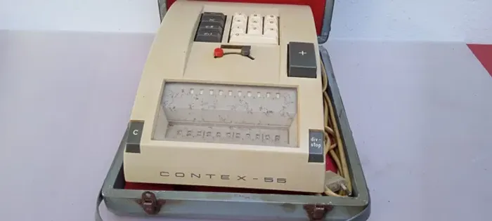 Máquina antiga de somar