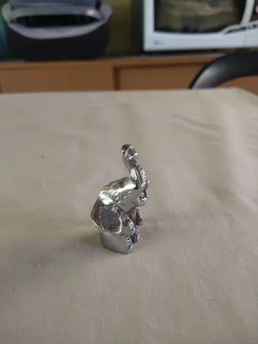 Pequeno Elefante de metal para decoração