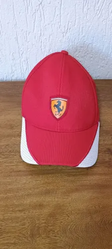 Boné Ferrari Vermelho
