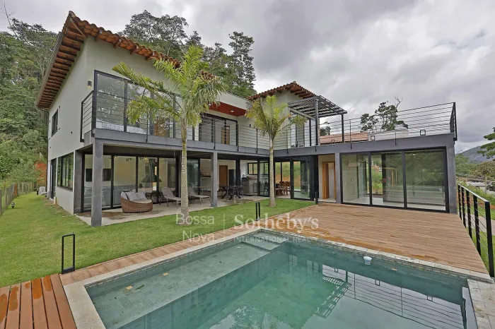 Casa de condomínio em Itaipava