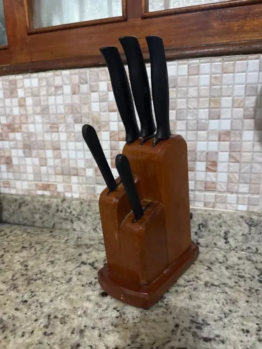 Porta-facas de madeira para 5 facas