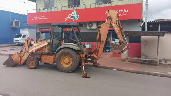 Retro escavadeira 200,00 hora