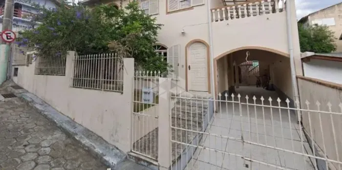 Casa de 3 quartos (1 Suíte) com 90m² para alugar no bairro Pantanal, Florianópolis