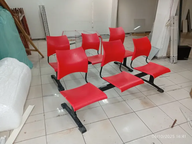 Cadeiras Bancos tipo Longarinas de 3 assentos 