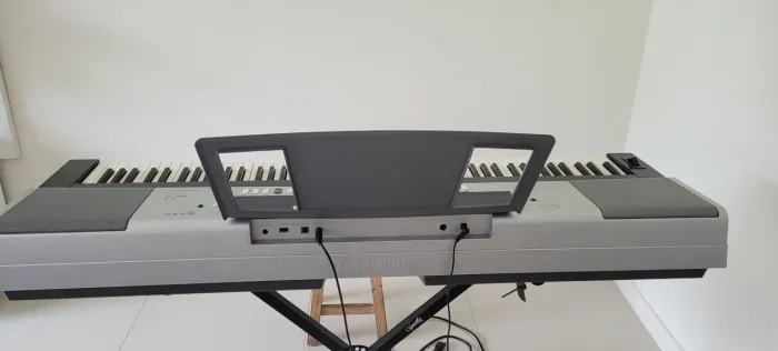 Teclado Yamaha Portabilidade Grand DGX520