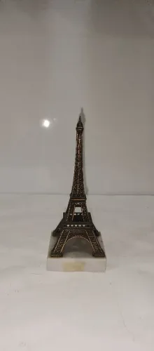 Miniatura da Torre Eiffel para decoração