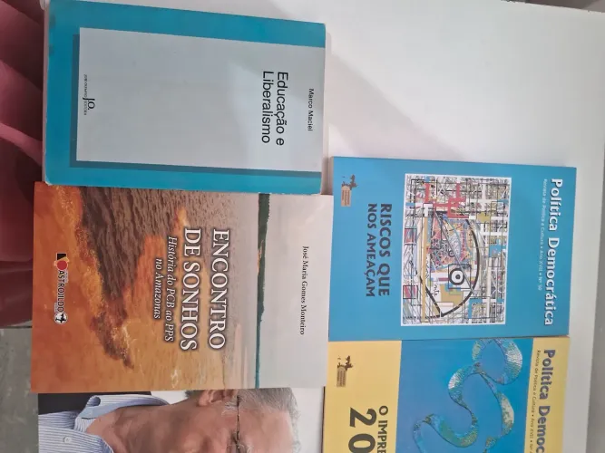 Coleção de Livros ? Política 