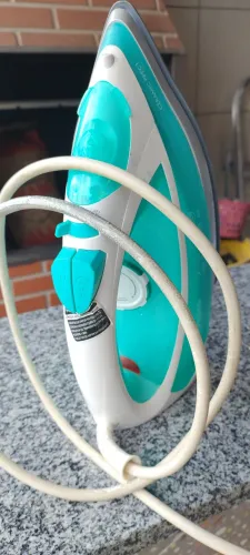 Vendo um ferro de passar roupa Philco 110 volts 