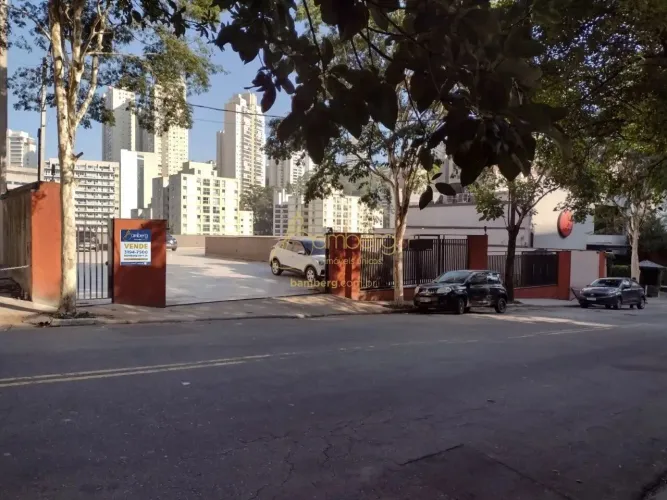 Estacionamento comercial com 722 m² em região de grande crescimento.