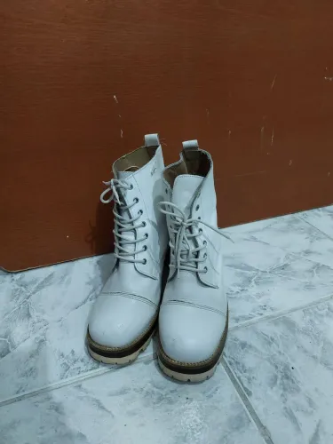 Sapato Branco tamanho 38