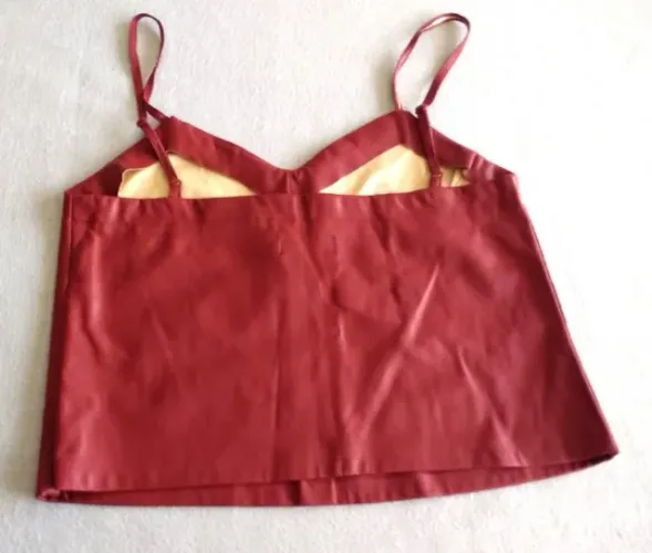 Top feminino em couro para adolescentes marca Piece of Cake (EUA). Vermelho,