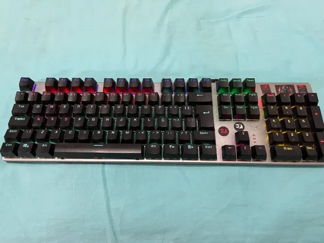 Teclado Gamer Mecânico RGB