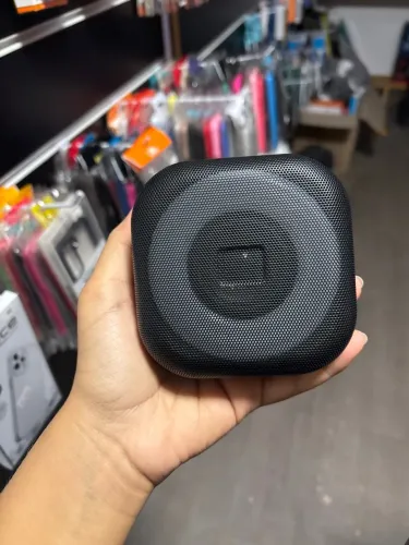 Caixa de som portátil Bluetooth Preta