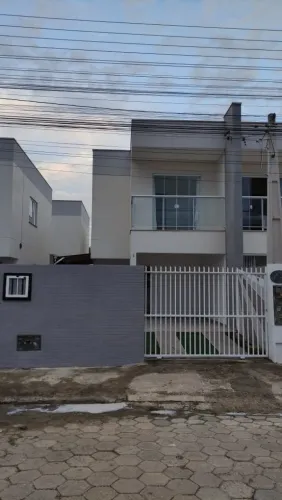 Sobrado Geminado no Centro de Piçarras