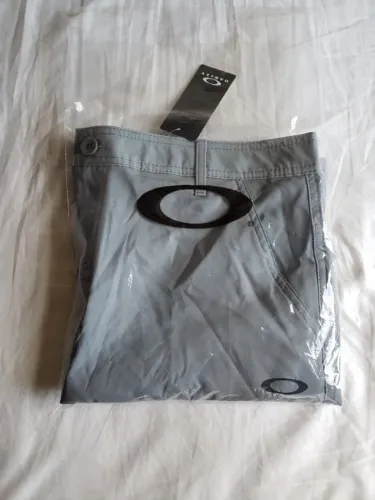 Bermuda original Oakley Take Pro tamanho 46 cor cinza logo preta
