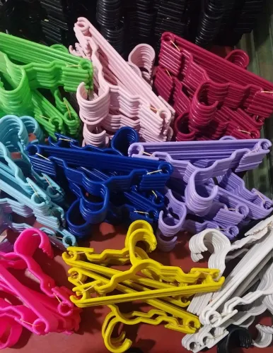 Cabides infantil novos Preto e coloridos 1,00 cada 