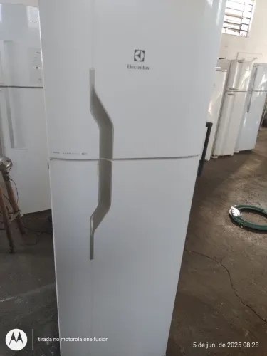 REFRIGERADOR ELECTROLUX DF35A 220V