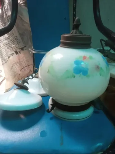 R$500 Lustres Porcelana e bronze, desmontado.