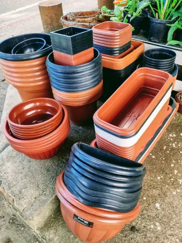 Jarros de plástico diversos 