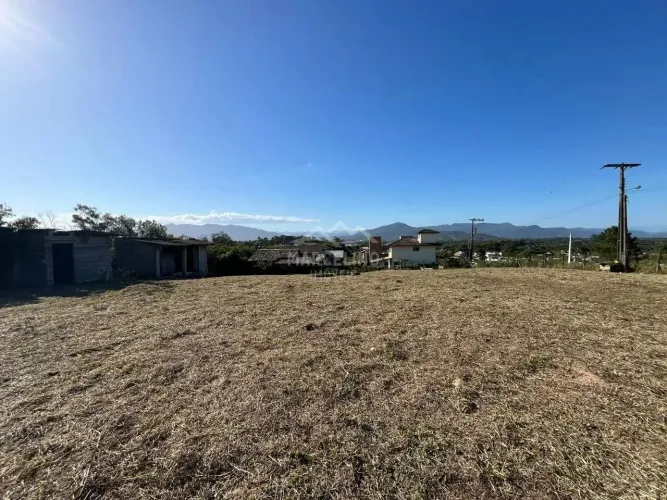 Terreno à venda no bairro Praia do Rosa - Imbituba/SC