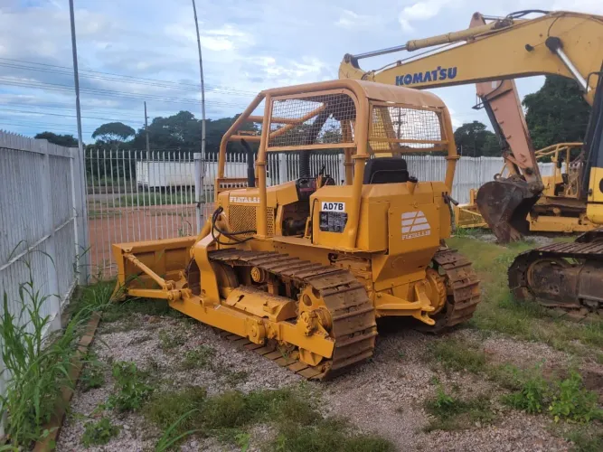 Trator de esteira AD7B