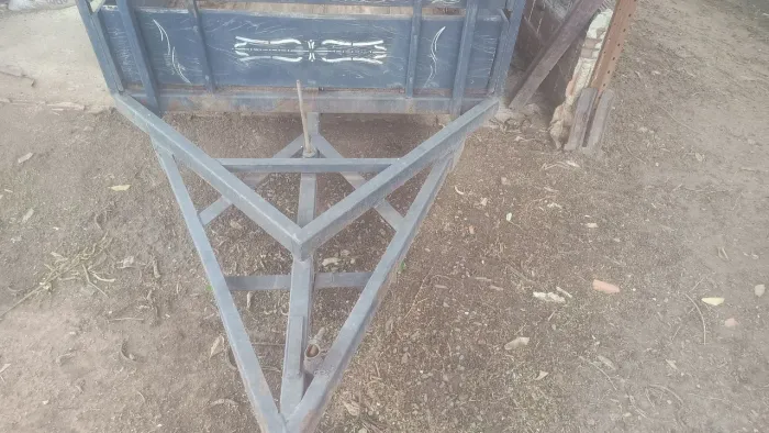 Carreta carretinha dois eixos, grande para 2 Ton