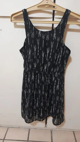 Vestido Preto com Estampa de Flechas