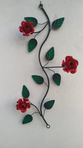 Galho de rosas decorativo Ferro