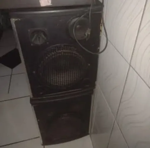 2 Caixa de Som ( não entrego)