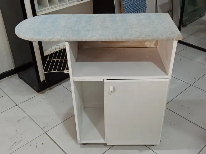 Tábua de Passar Roupa com Armário em MDF 