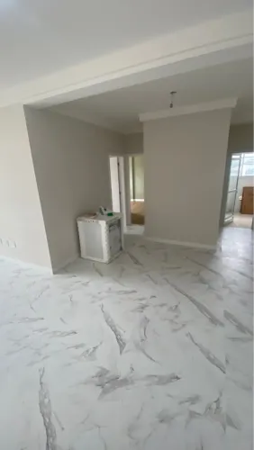 Instalação de piso Vinilico laminado rodapés e boiserie