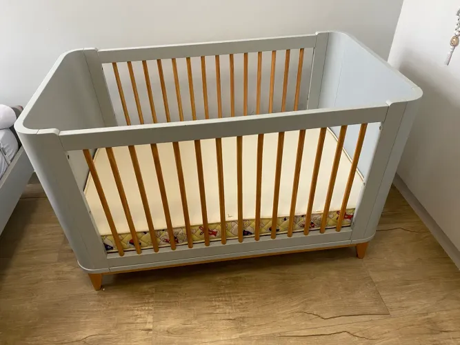 Berço de Madeira Maciça 2 em 1 (vira mini cama) e com altura regulável