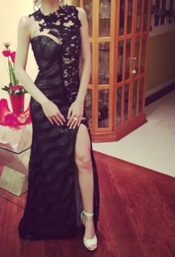 VESTIDO FESTA PRETO COM RENDA