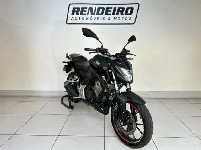 Honda CB300F Twister ano 2024 com 8mil km